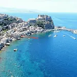 Spendido - Chianalea Di Bagnato Dal Mare * Scilla